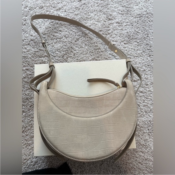 Polène Paris Numéro Dix
EDITION CROCODILE
NUBUCK TAUPE - Picture 4 of 7